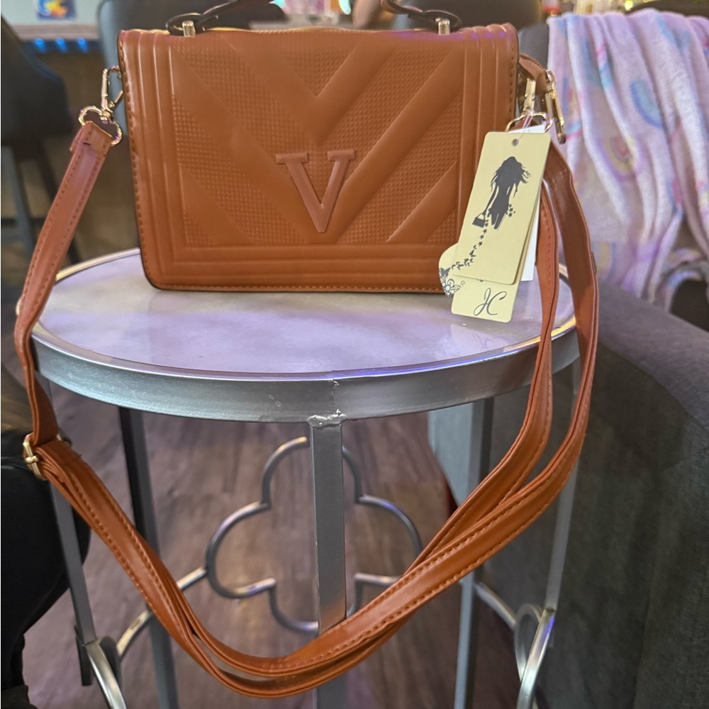 Elegant Tan Leather Shoulder Bag